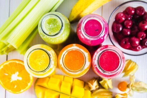 Värikkäitä smoothieita viikon jokaiselle päivälle