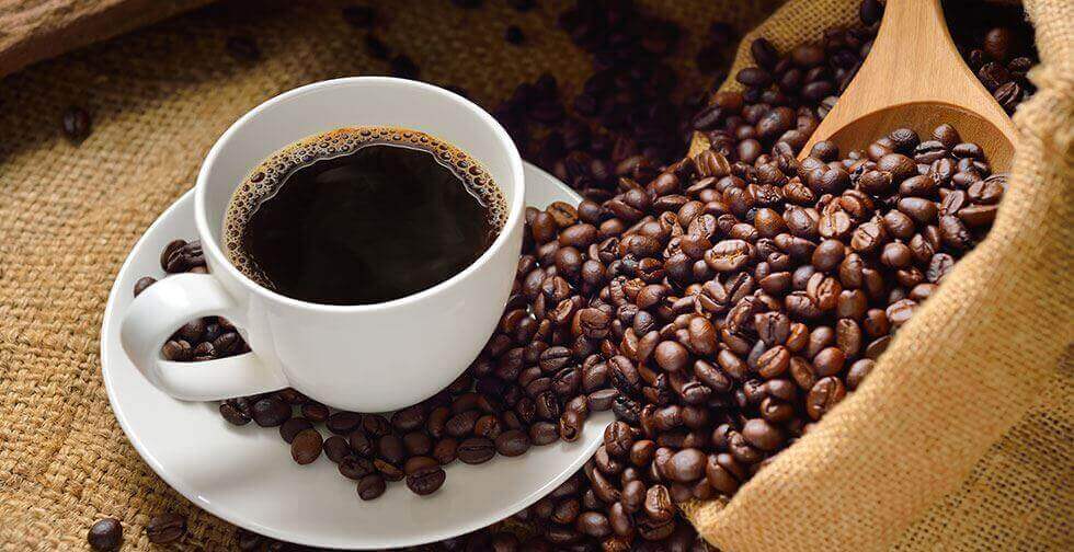 Kahvin kofeiini piristää aamulla