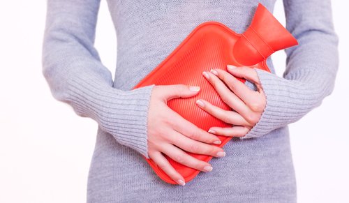 Kuumavesipullo voi auttaa torjumaan unettomuutta