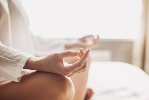 Meditaatiosta voi olla apua unettomuuteen