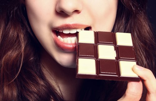 Suklaa kovettaa vatsan
