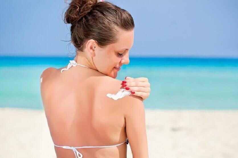 Aurinkorasvan käyttö auttaa ehkäisemään ihon ikääntymistä
