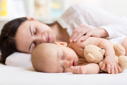 Vauvat nukkuvat paremmin, kun tuntevat olonsa turvalliseksi