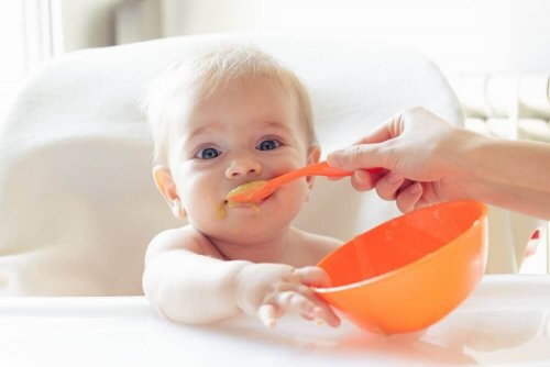 Vauvan kehittymätön ruoansulatus voi aiheuttaa hikkaa