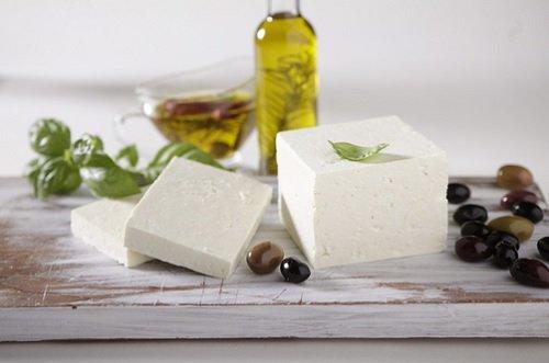 juustoa nälän tyydyttämiseksi