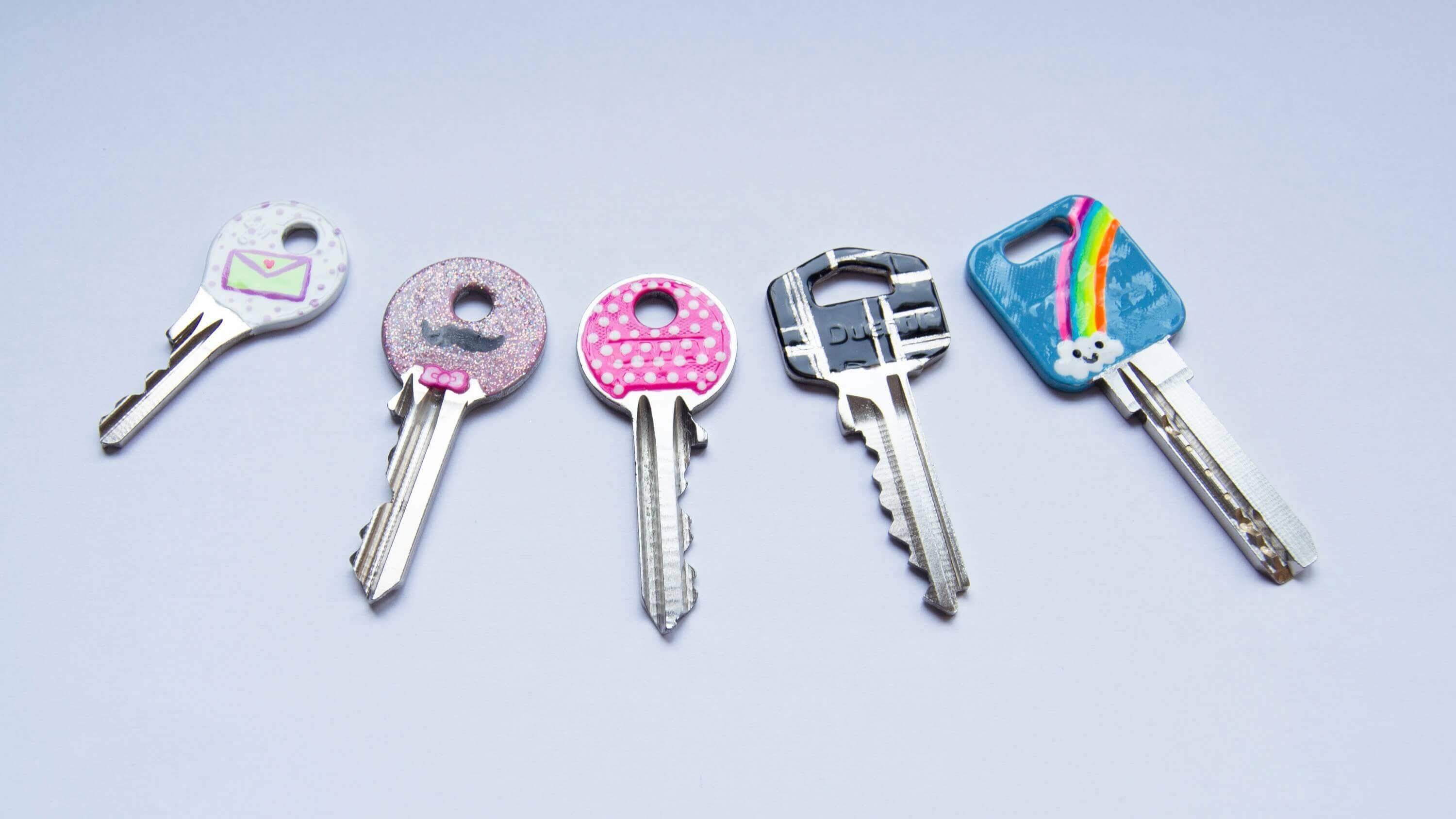 merkkaa kynsilakalla avaimet