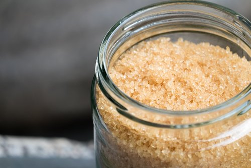 valmista kuorinta-ainetta riisistä ja sokerista