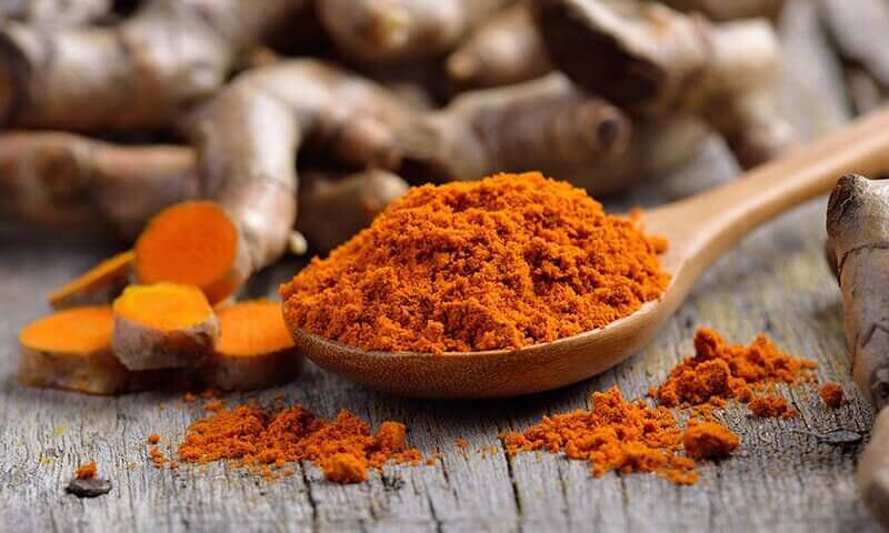 Serotoniinitason nostaminen kurkumalla