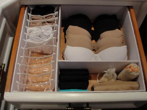 Alusvaatteiden oikeaoppinen säilytys tuo lisätilaa myös vaatekaappiin