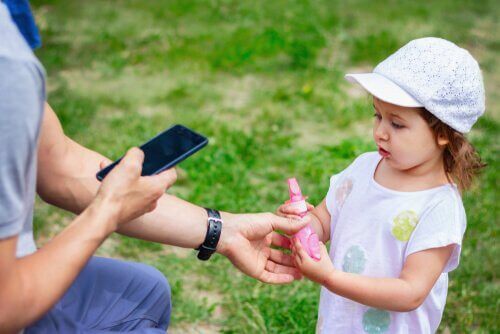 Opeta lasta pyytämään apua