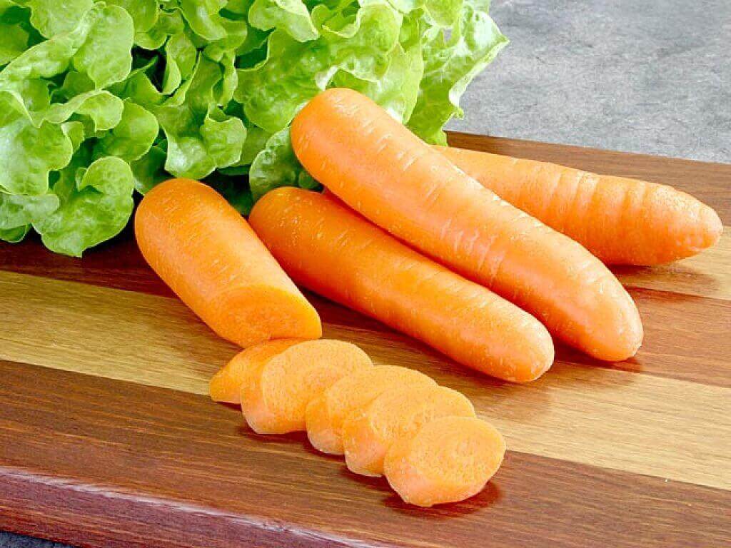 raakaa porkkanaa