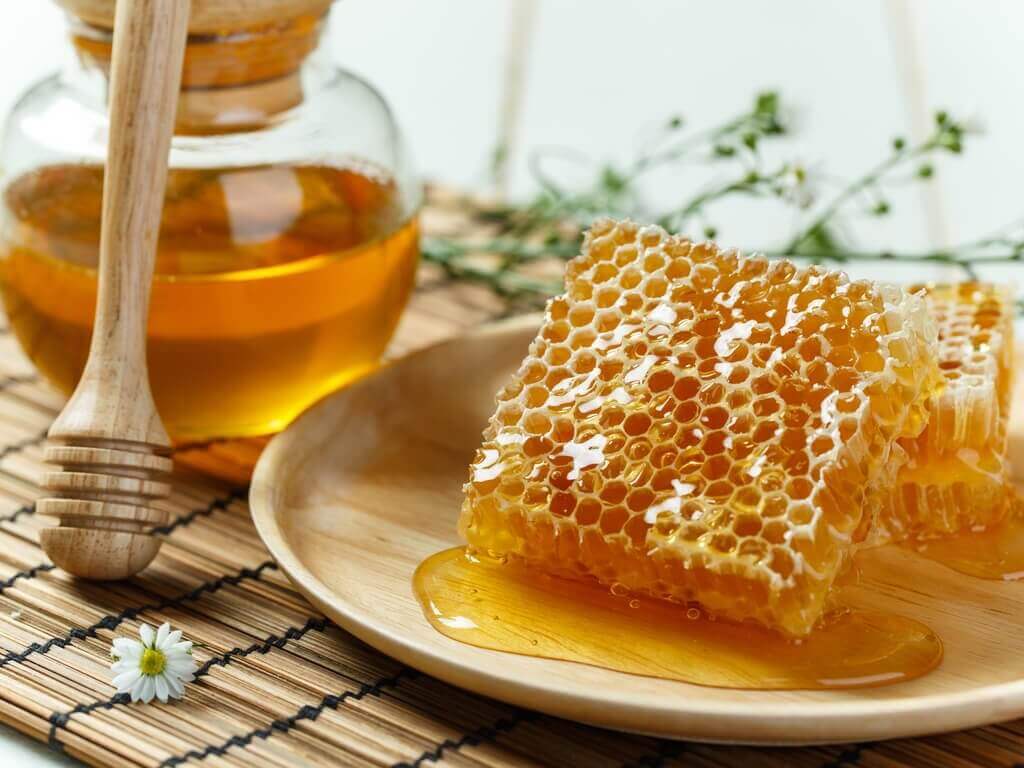 hunajaa kahdessa muodossa