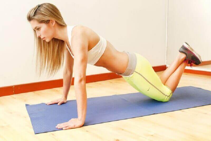 Käsivarsien kiinteyttäminen punnerruksilla