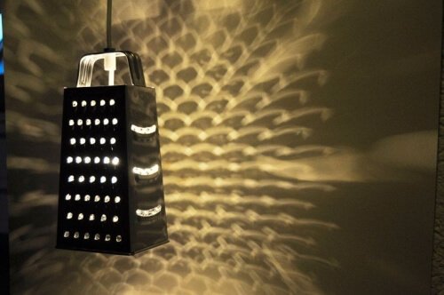 Raastimesta tehty lampunvarjostin ei varmasti tule vastaan jokaisessa kodissa!