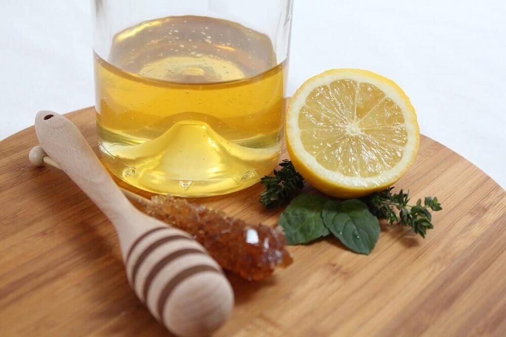 Sitruuna ja hunaja auttavat hengityselinsairauksien oireisiin
