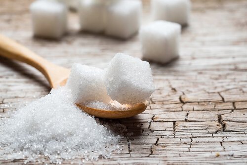Sokerin jättäminen ruokavaliosta: 5 vaihtoehtoista tuotetta