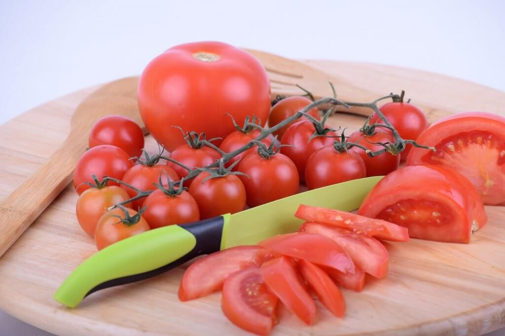 Helppo salaatti tomaateista