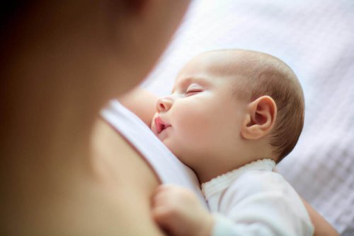 Miksi vauvat nukkuvat vain äidin ollessa läsnä? - Askel Terveyteen