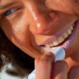6 keinoa suojata huulia auringossa