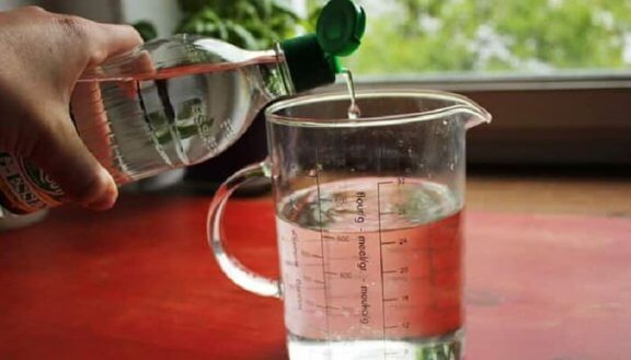 Etikka avaa tukkeutuneen viemärin