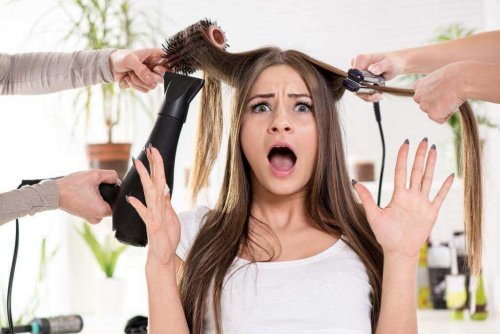 Hiusten lämpökäsittely voi tehdä vahinkoa syvälle hiuksen juureen