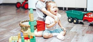 Kuinka hillitä lasten tappelua