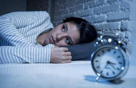 Vinkkejä parempaan uneen nivelpsoriaasista kärsiville