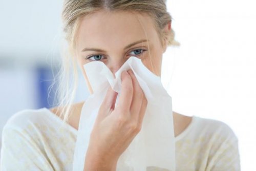 Nenän tukkoisuus on ärsyttävä oire, joka voi aiheuttaa väsymystä ja päänsärkyä