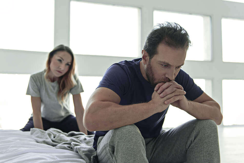 pariskunnalla ongelmia sängyssä