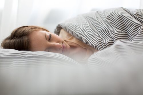 Riittävä uni on avaintekijä jännityspäänsäryn hoidossa ja ehkäisyssä.