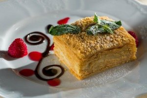 Vaniljainen mille feuille-leivos eli napoleoninleivos