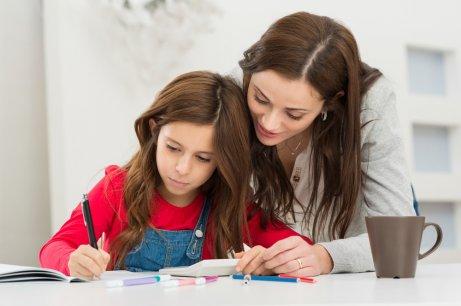 Ajankäytön hallitseva lapsi tekee läksyt ajallaan