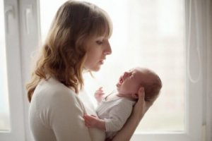 Kuinka rauhoitat vauvan, joka itkee taukoamatta