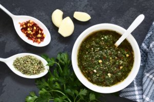Terveellinen ja herkullinen chimichurri-kastike