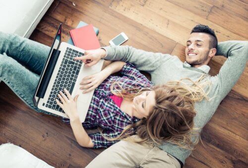 Aviopari tietokoneella