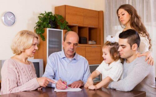 rahan säästämisen opettaminen