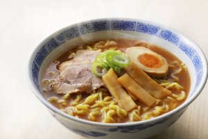 Ramen-nuudelit kanan kera