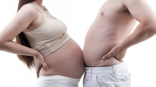 Joissakin tapauksissa tuleva isä voi äidin tavoin kokea raskauden tuomia oireita ja painonnousua
