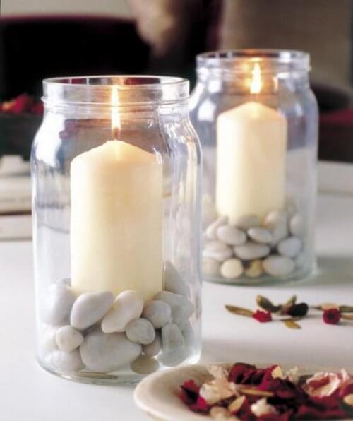 Romanttiset kynttilät ovat intiimin illallisen ykköskoriste