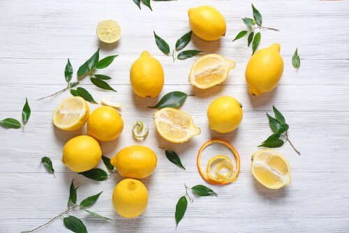 Sitruunan kuoresta löytyy runsaasti ominaisuuksia, jotka sopivat lihaskramppien ja nivelkipujen hoitoon