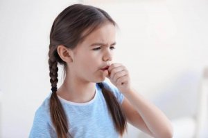 Lapsen yöllinen yskä: 7 luontaishoitoa