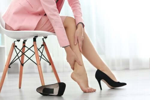 Turvonneet jalat: 8 keinoa turvotuksen lievittämiseen