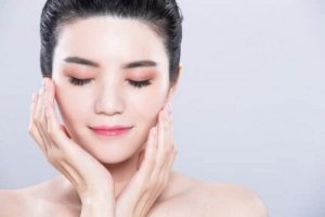 Näin saat pitkät ja tuuheat silmäripset