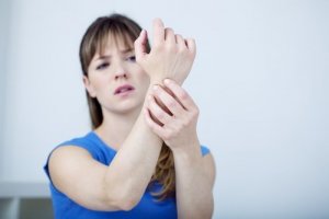 7 luontaislääkettä rannekanavaoireyhtymän kotihoitoon