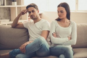7 lausetta, jotka voivat satuttaa kumppania