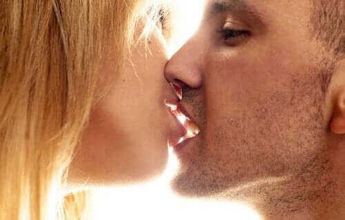 nämä vinkit tekevät sinusta paremman suutelijan