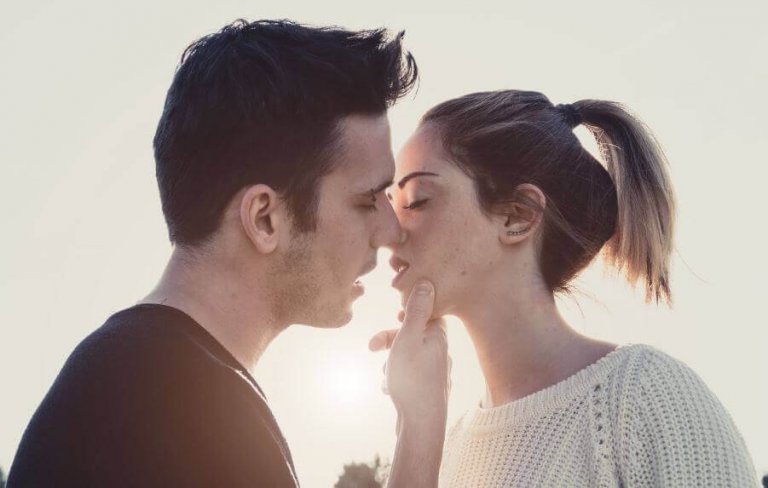 10 tapaa, jotka tekevät sinusta paremman suutelijan