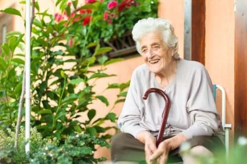 Auta iäkästä ihmistä selviytymään sairaudesta