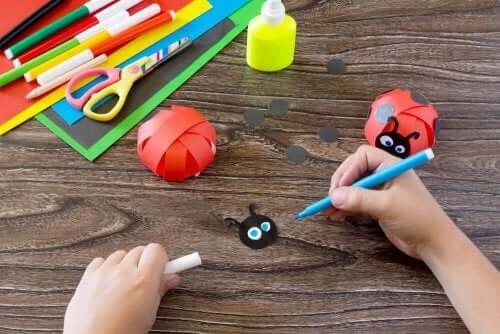 Askartelu on kivaa puuhaa sadepäiviksi