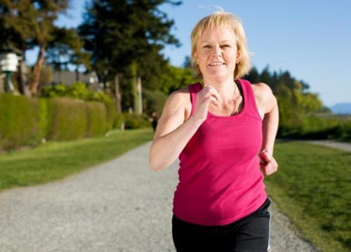 Liikunnan harrastaminen vaihdevuosien aikana auttaa vähentämään lihasmassan menetystä